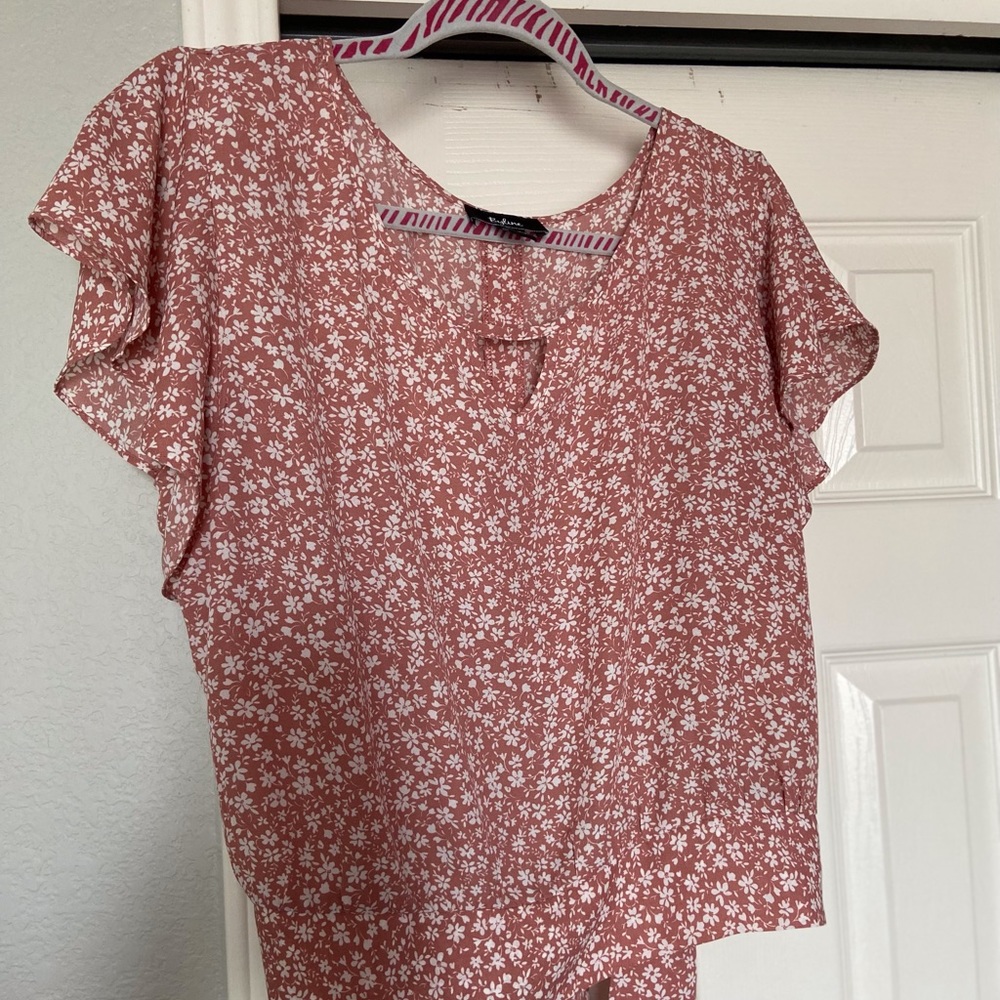 Beautiful floral ss blouse